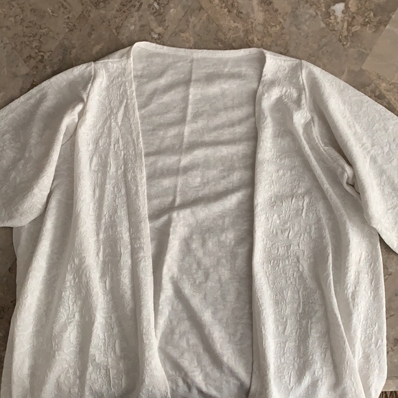 White Floral Short Sleeve Cardigan - Picture 2 of 3